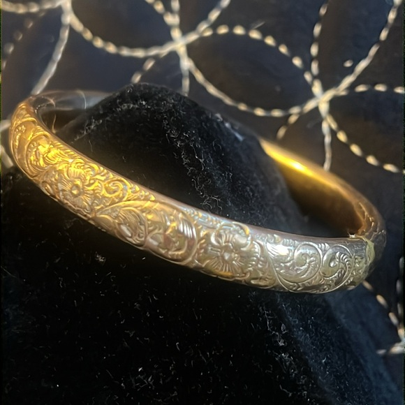 Gold Vintage Floral Detailed Bangle Circa Late 18-19th Century - Picture 2 of 5
